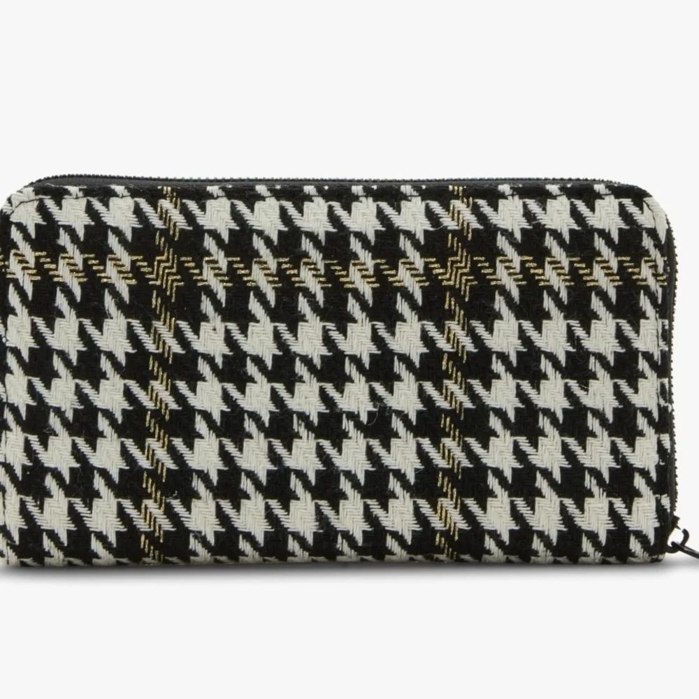 🖤▪️Betsey Johnson ▪️Zip Around Wristlet Plaid Black White Houndstooth Wallet
